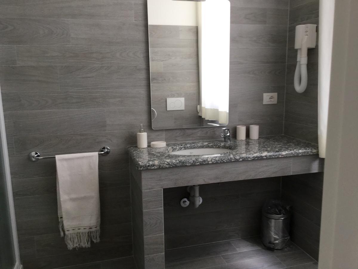 B&B Pescarenico Lecco Bagian luar foto