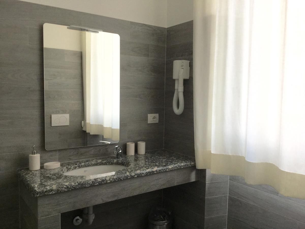 B&B Pescarenico Lecco Bagian luar foto